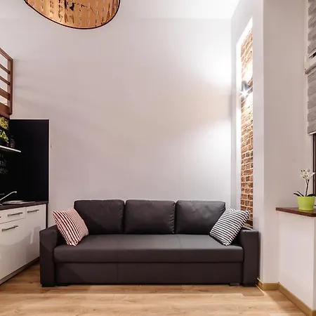 2 Nights Apartments - Great Location, Right Next To Main Rail And Bus Station, 10 Min To Main Square By Foot 3*