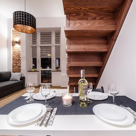 2 Nights Apartments - Great Location, Right Next To Main Rail And Bus Station, 10 Min To Main Square By Foot