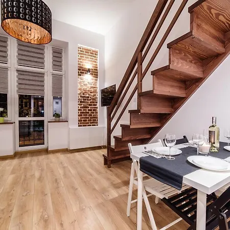 2 Nights Apartments - Great Location, Right Next To Main Rail And Bus Station, 10 Min To Main Square By Foot Aparthotel 3*