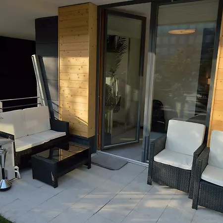 Garden Apartment Cracow- Shopping Mall 1Min, Underground Parking, Family Friendly, City Center Apartment Krakow