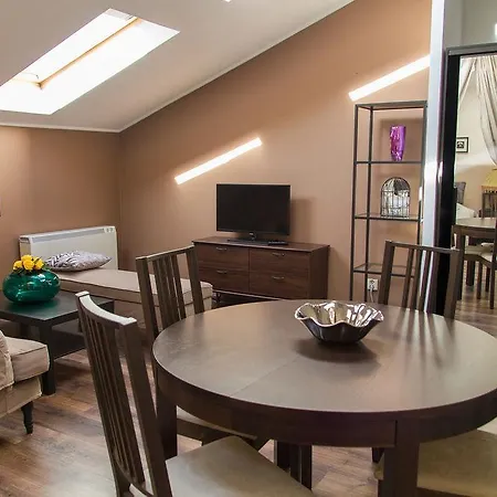 Lounge Hotel *