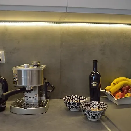 Garden Apartment Cracow- Shopping Mall 1Min, Underground Parking, Family Friendly, City Center Krakow