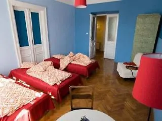 Travellers Hostel *
