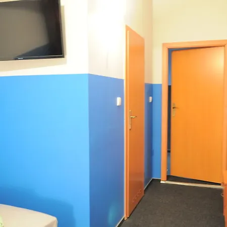 Freedom Hostel *