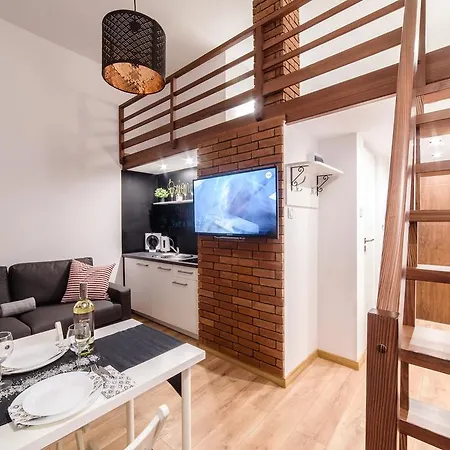 2 Nights Apartments - Great Location, Right Next To Main Rail And Bus Station, 10 Min To Main Square By Foot