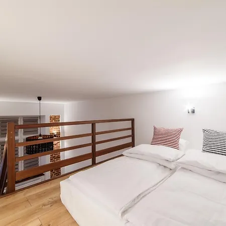 2 Nights Apartments - Great Location, Right Next To Main Rail And Bus Station, 10 Min To Main Square By Foot 3* Krakow