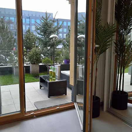 Apartment Garden Apartment Cracow- Shopping Mall 1Min, Underground Parking, Family Friendly, City Center *