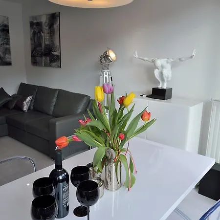Garden Apartment Cracow- Shopping Mall 1Min, Underground Parking, Family Friendly, City Center Apartment *