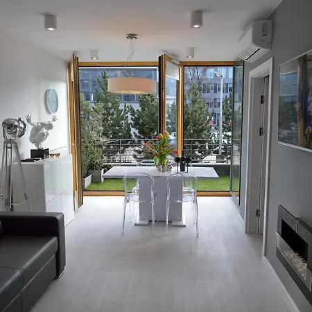 Garden Apartment Cracow- Shopping Mall 1Min, Underground Parking, Family Friendly, City Center * Krakow