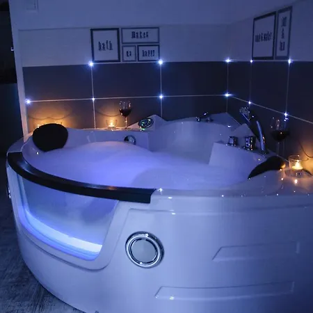 Bedrouse Jacuzzi Starowislna - Old Town Apartment