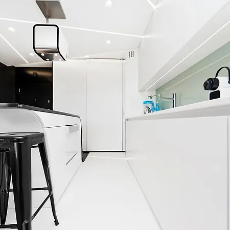Bed&bath Futuristic Apartment *