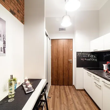 Aparthotel 2 Nights Apartments - Great Location, Right Next To Main Rail And Bus Station, 10 Min To Main Square By Foot