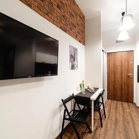 2 Nights Apartments - Great Location, Right Next To Main Rail And Bus Station, 10 Min To Main Square By Foot Aparthotel