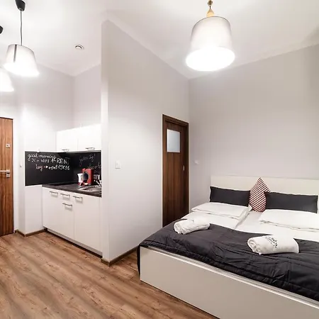 2 Nights Apartments - Great Location, Right Next To Main Rail And Bus Station, 10 Min To Main Square By Foot 3*