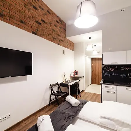 2 Nights Apartments - Great Location, Right Next To Main Rail And Bus Station, 10 Min To Main Square By Foot