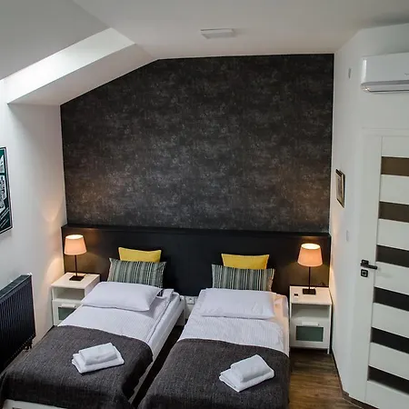 Aparthotel Modern In Old City 3*