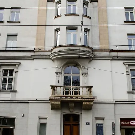 Modern In Old City Aparthotel