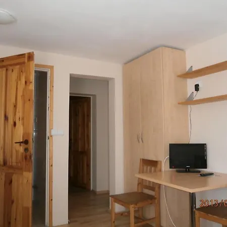 Victoria Hostel *