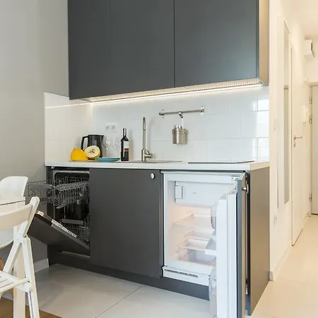 Udanypobyt Studio Rejtana 11 *