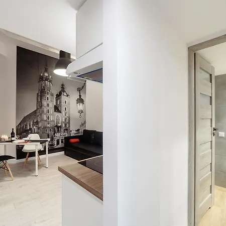 Aparthotel 2 Nights Apartments - Great Location, Right Next To Main Rail And Bus Station, 10 Min To Main Square By Foot
