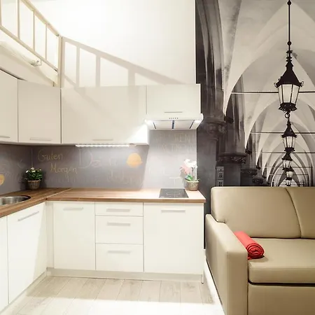 2 Nights Apartments - Great Location, Right Next To Main Rail And Bus Station, 10 Min To Main Square By Foot
