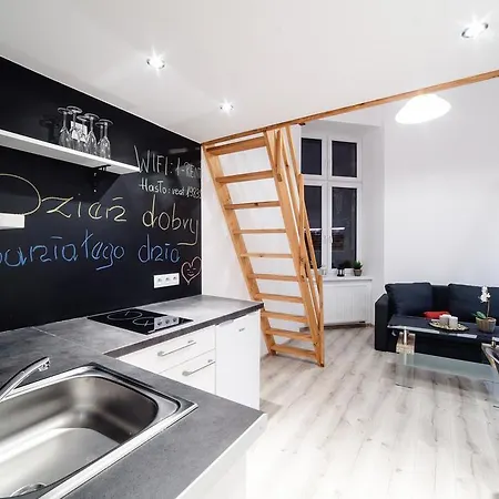 2 Nights Apartments - Great Location, Right Next To Main Rail And Bus Station, 10 Min To Main Square By Foot