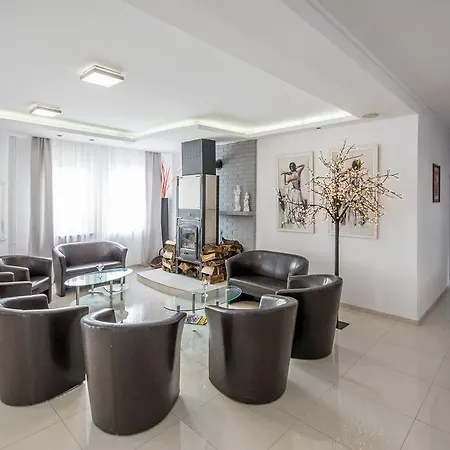 Junior Otel