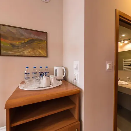 Kajzer Aparthotel 2*