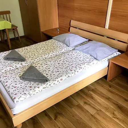 Al Fresco Hostel