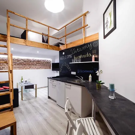 2 Nights Apartments - Great Location, Right Next To Main Rail And Bus Station, 10 Min To Main Square By Foot 3*