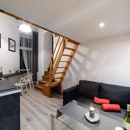 2 Nights Apartments - Great Location, Right Next To Main Rail And Bus Station, 10 Min To Main Square By Foot