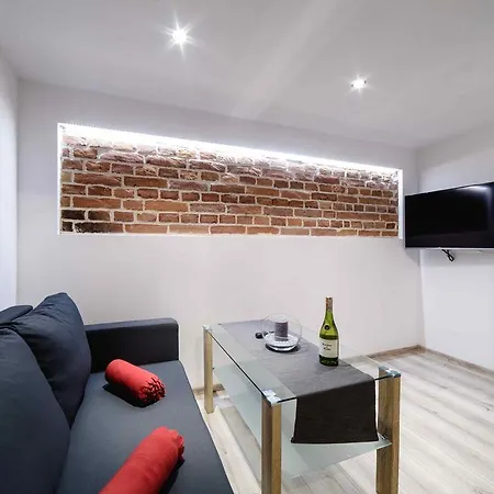2 Nights Apartments - Great Location, Right Next To Main Rail And Bus Station, 10 Min To Main Square By Foot