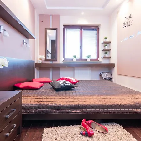 Nad Wisla Z Basenem Apartment