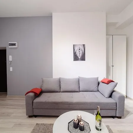 Aparthotel 2 Nights Apartments - Great Location, Right Next To Main Rail And Bus Station, 10 Min To Main Square By Foot Krakow
