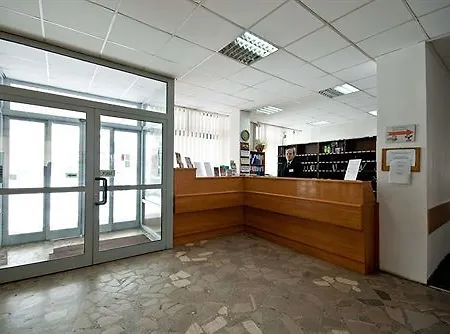斯塔尔特酒店 2*