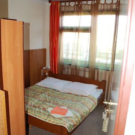 Bona Hotel 2*