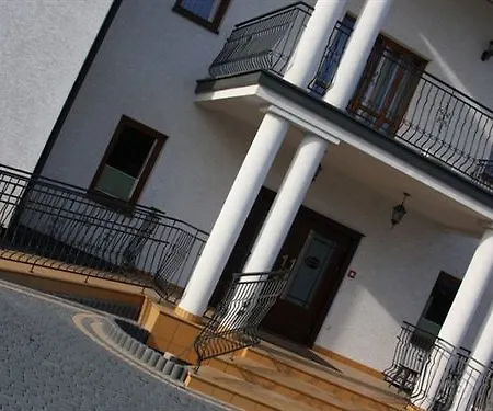 Dworek Magnat Bed & Breakfast 3*