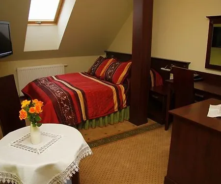 Bed & Breakfast Dworek Magnat 3*
