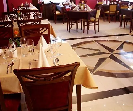Dworek Magnat Bed & Breakfast 3*