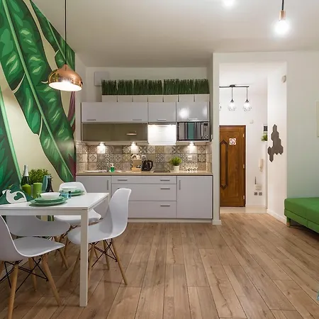 Apartment Around Market Square