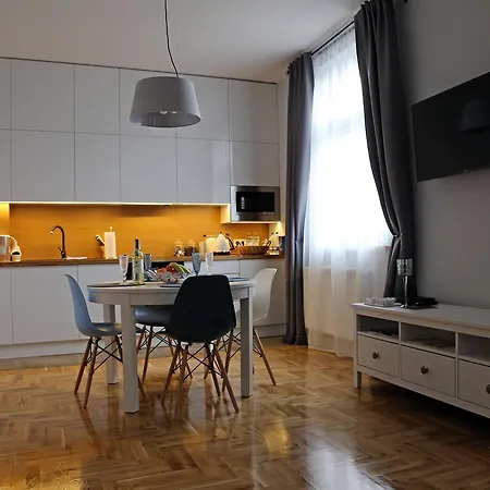 Grey Kościuszko *