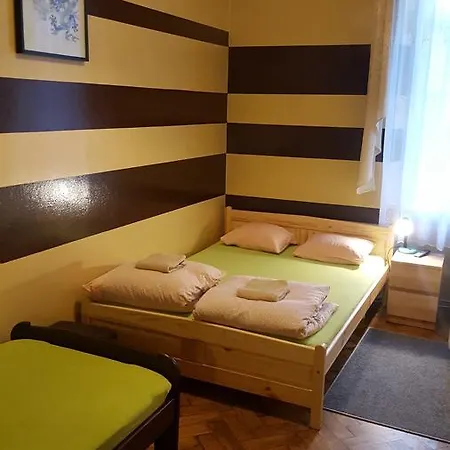 Hostel Smocza Jama *