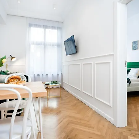 P&j Luxury Apartment *