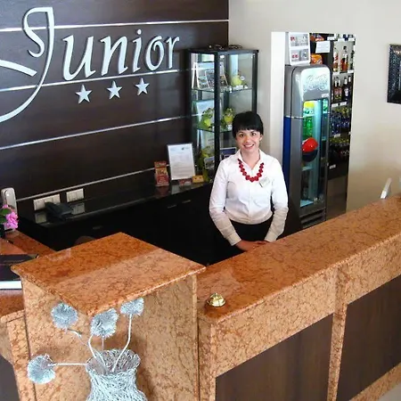 Junior 3*