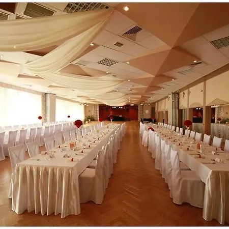 Polonez Hotel 3*