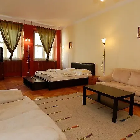 P&j Tourist Hotel