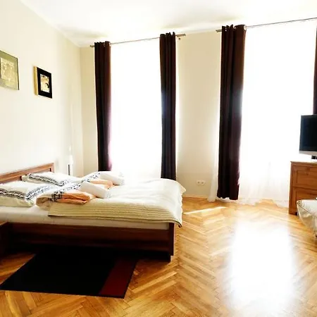 P&j Tourist Hotel