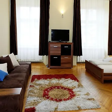 P&j Tourist Hotel