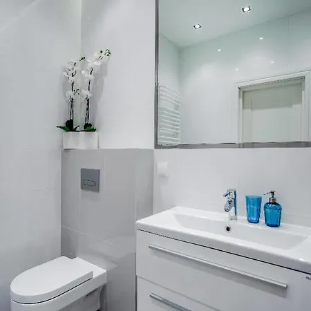 Hotel Apartwawel 5*