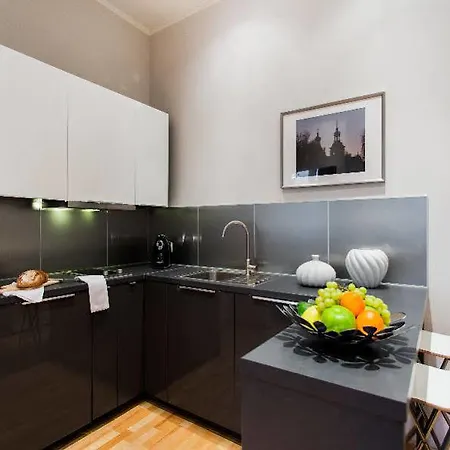 Hotel Apartwawel 5*